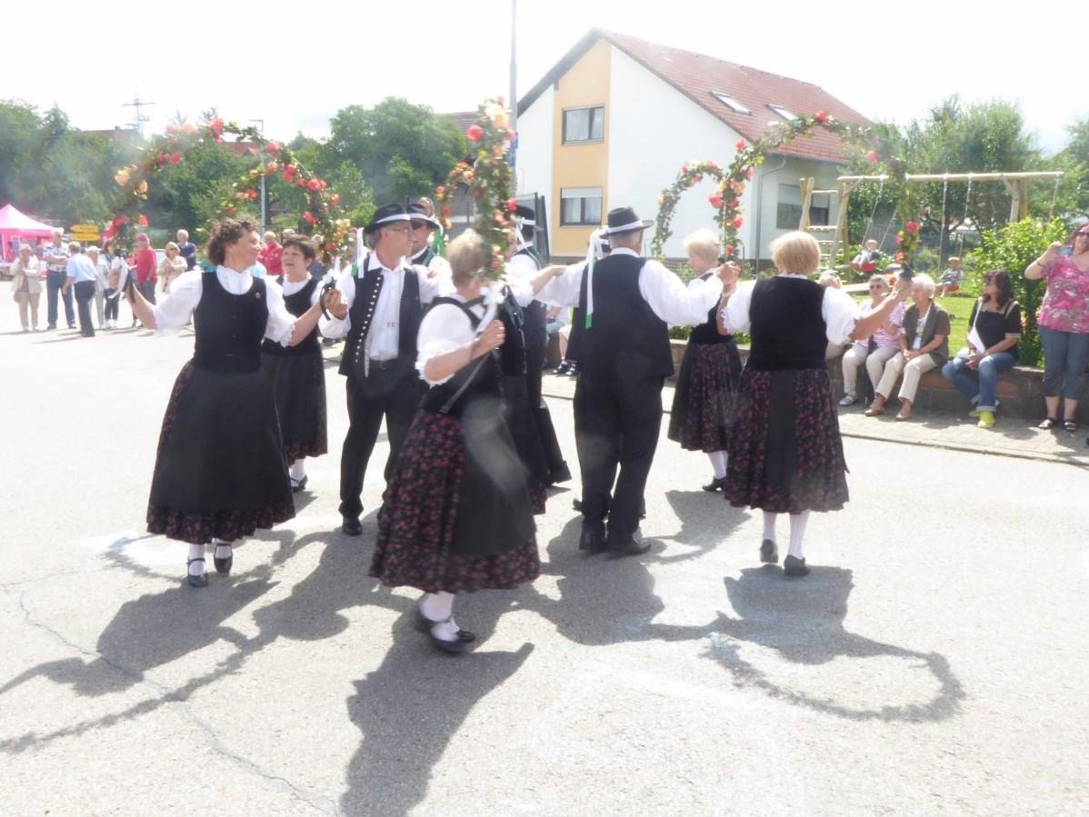 Volkstanzgruppe beim Festzug, 675 Jahr Feier Strümpfelbrunn